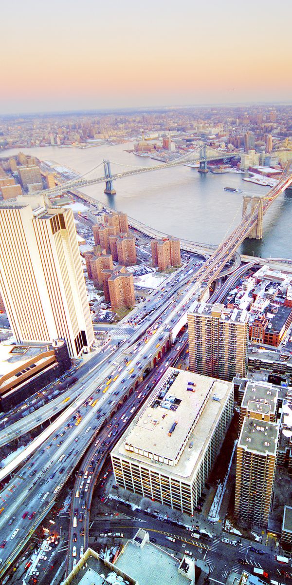 Breathtaking Cityscape of Manhattan and Brooklyn Bridges - Free Phone Wallpaper