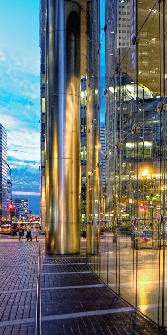 Chicago Urban Landscape Wallpaper: A Glimpse of City Life
