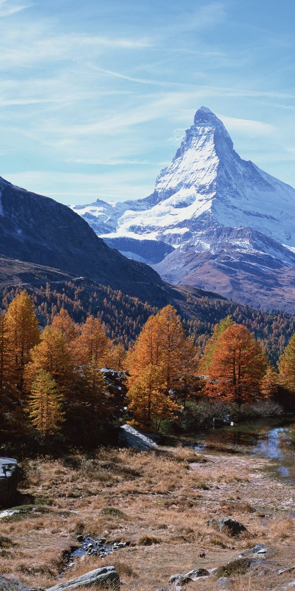 Breathtaking 4K phone wallpaper featuring majestic mountains and autumn colors