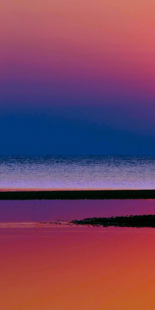 Breathtaking Sunset Over the Sea - Ideal for Your Mobile Wallpaper