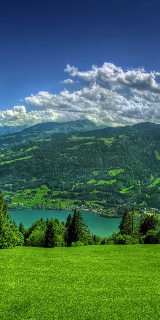 Breathtaking Mountain Landscape for Mobile Wallpaper