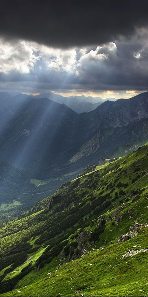 Majestic Mountain Landscape Phone Wallpaper: Nature's Beauty Unveiled