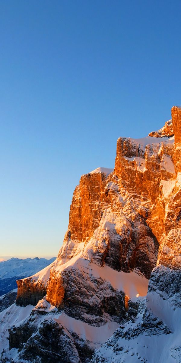 Breathtaking 4K mountain wallpaper perfect for your phone background