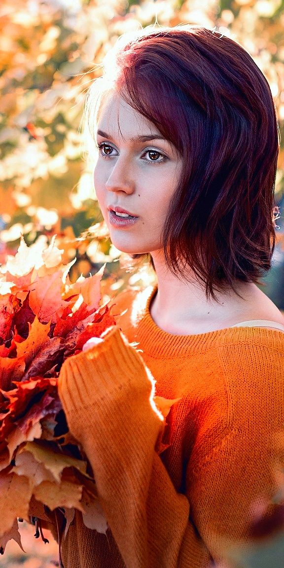 Phone wallpaper: Blur, Leaf, Fall, Mood, Sunny, Model, Women, Brown Eyes, Red Hair free download