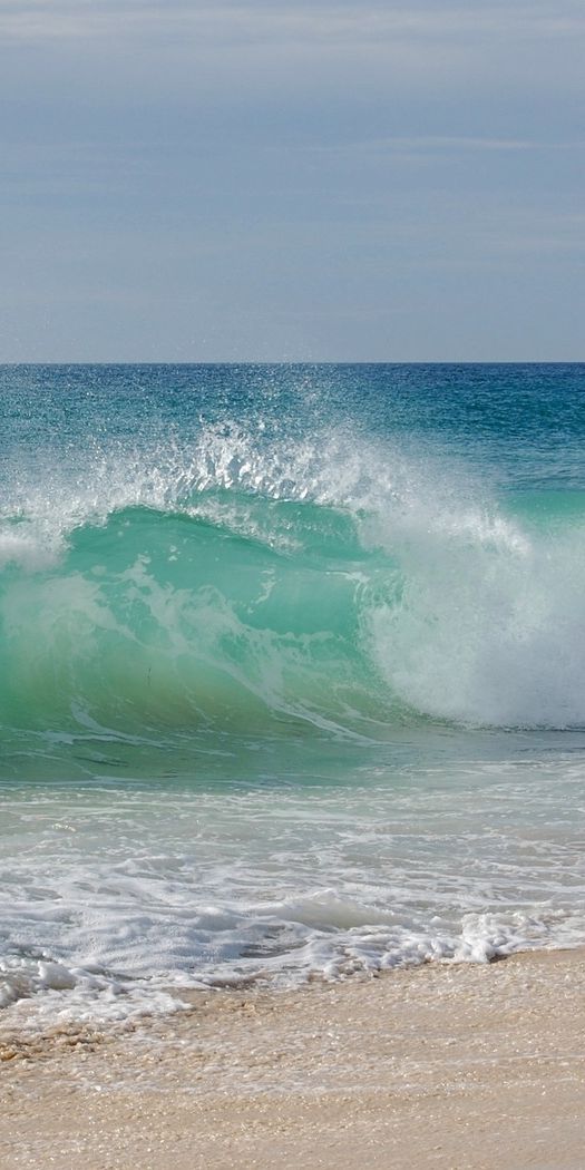Breathtaking Beach Waves - Ideal for Your Mobile Wallpaper