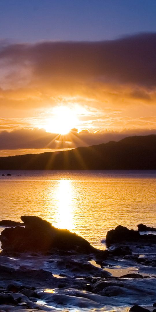 Breathtaking Sunrise Over Tranquil Shoreline