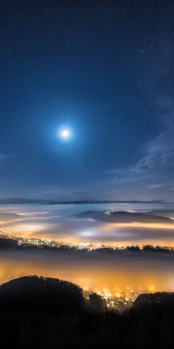 Mesmerizing 4K iPhone Wallpaper: Nighttime Landscape with Moonlit Fog