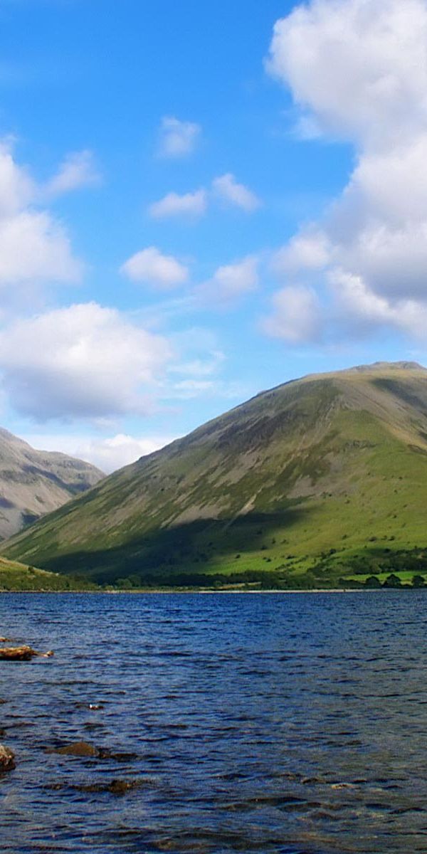 Breathtaking 4K iPhone Wallpaper: Tranquil Lake Surrounded by Majestic Mountains