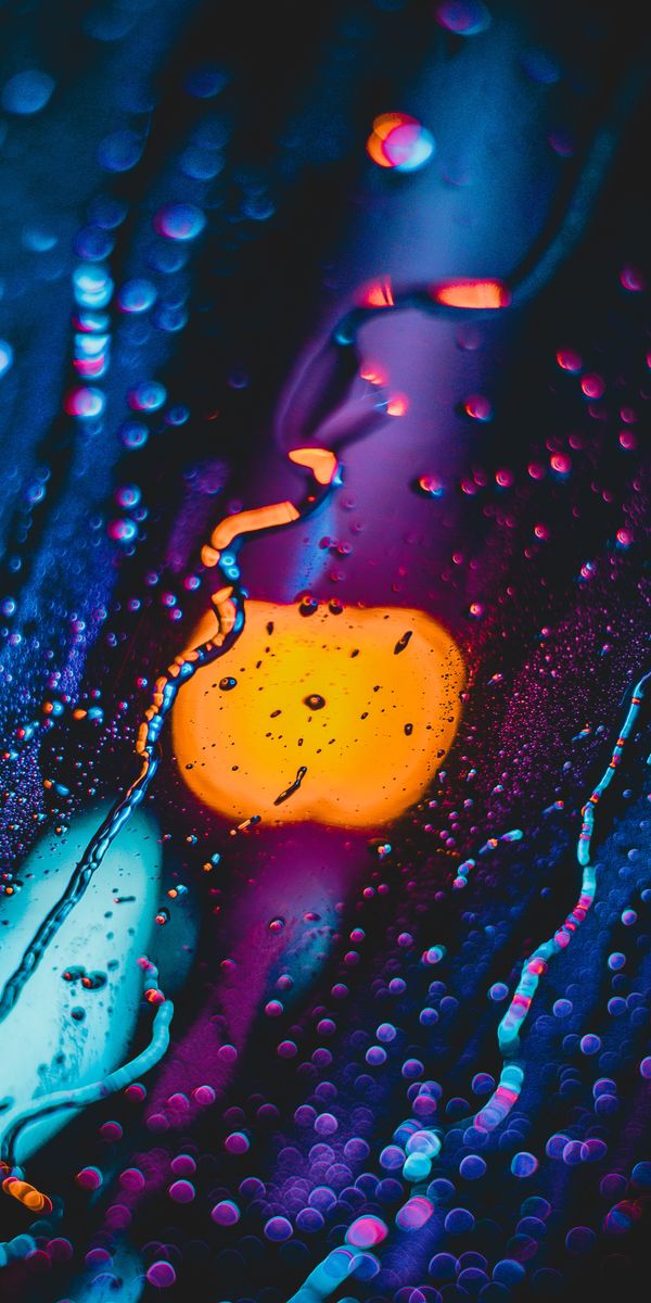 Vibrant Neon Drops Wallpaper with Glare and Smooth Blur