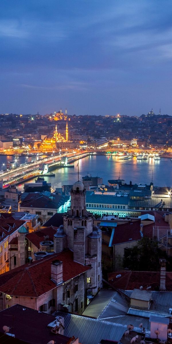 Breathtaking 4K Mobile Wallpaper of Istanbul's Night Skyline