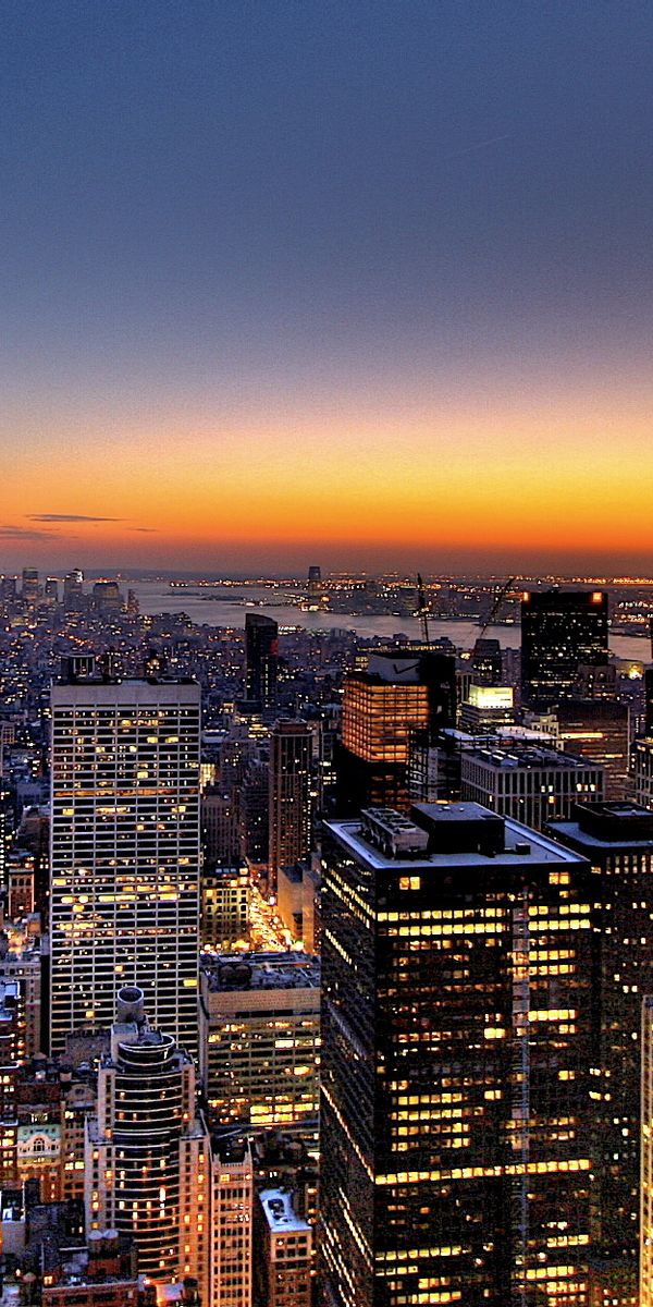 Breathtaking Manhattan Skyline at Dusk