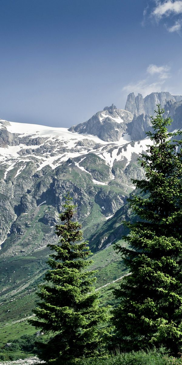 Majestic Mountain Landscape Wallpaper: Nature's Beauty Captured