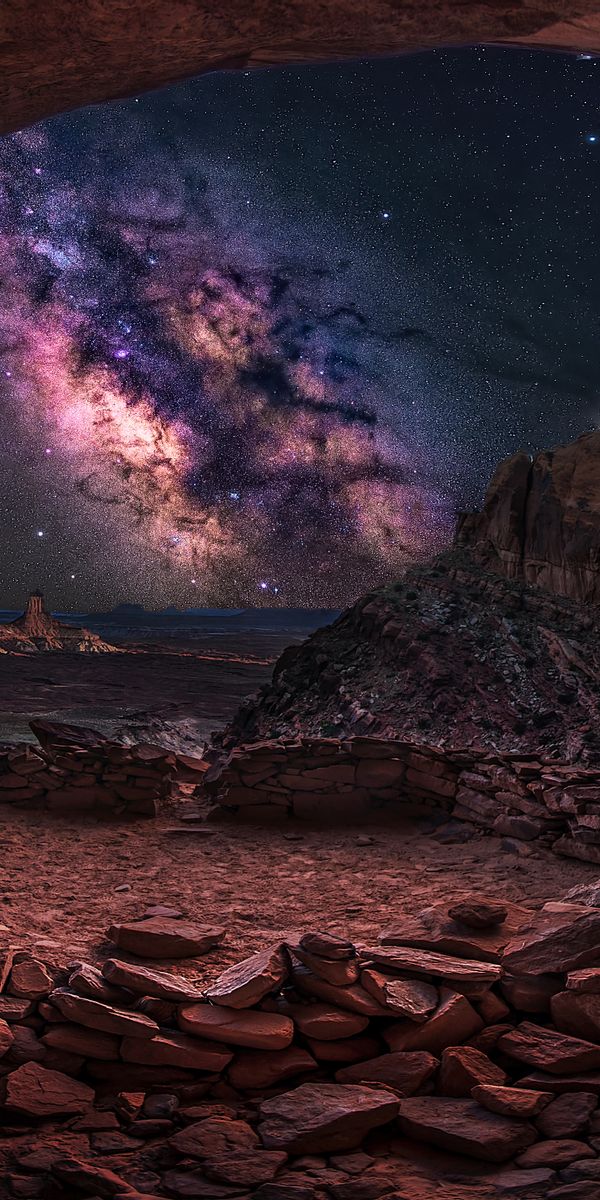 Breathtaking 4K Mobile Wallpaper: Cave View of the Milky Way at Night