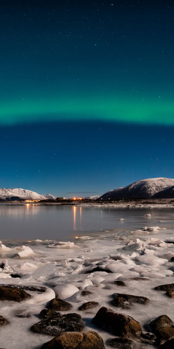 Breathtaking Lofoten, Norway Aurora Borealis Night Photography - 4K iPhone Wallpaper