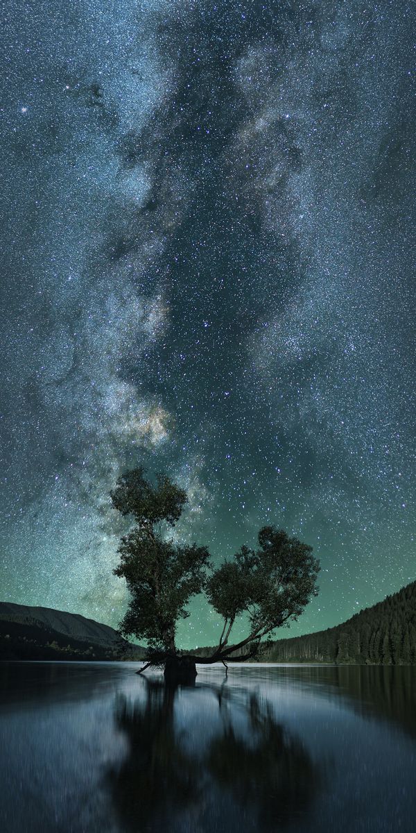 Breathtaking 4K Wallpaper of a Tranquil Lake and Starry Night Sky