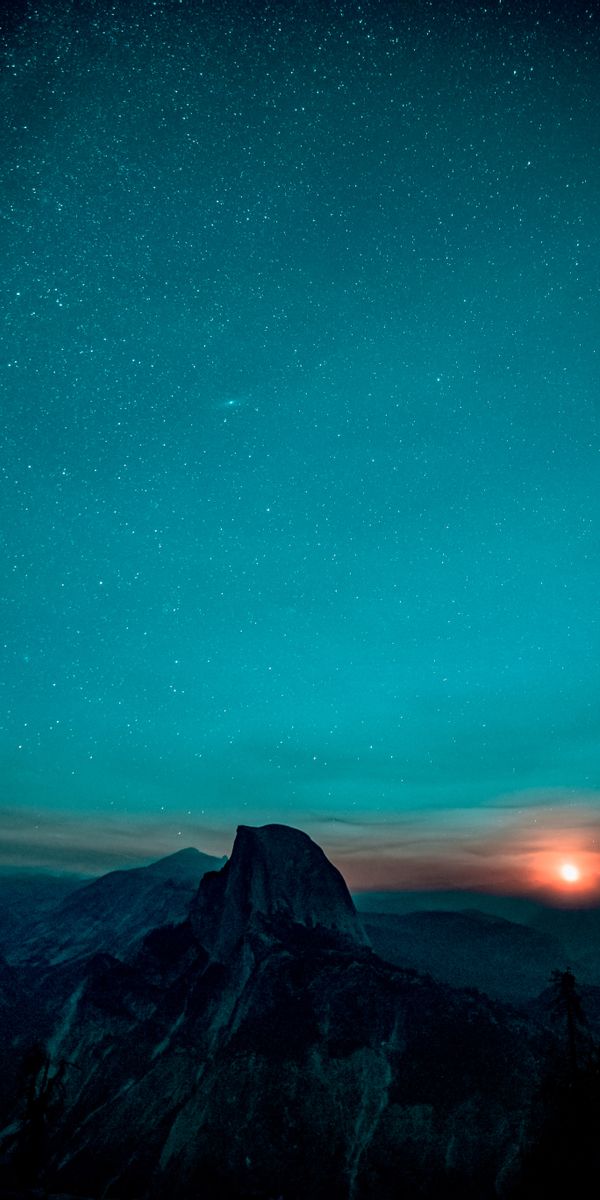 Breathtaking Yosemite Valley Sunrise: Perfect Phone Wallpaper for Nature Lovers