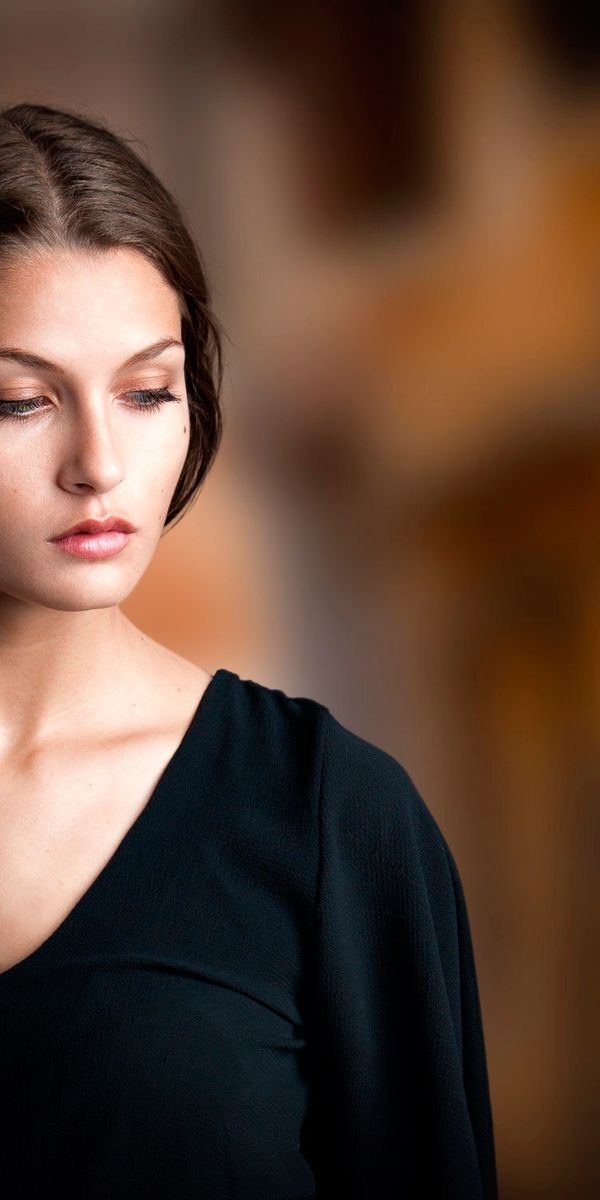 Phone wallpaper: Blur, Mood, Brunette, Model, Women free download