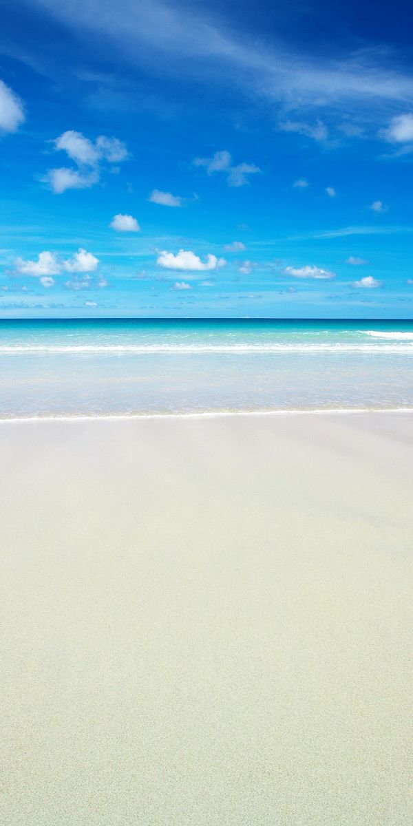 Breathtaking Beach Scene for Your Mobile Wallpaper