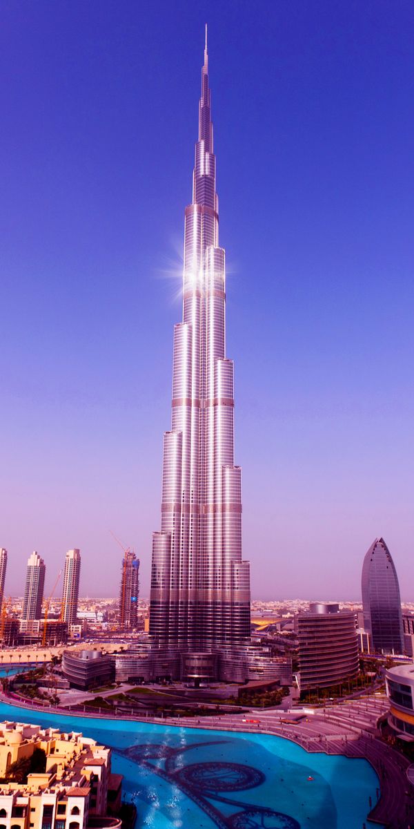 Breathtaking Dubai Skyscraper Wallpaper: A Modern Cityscape Experience