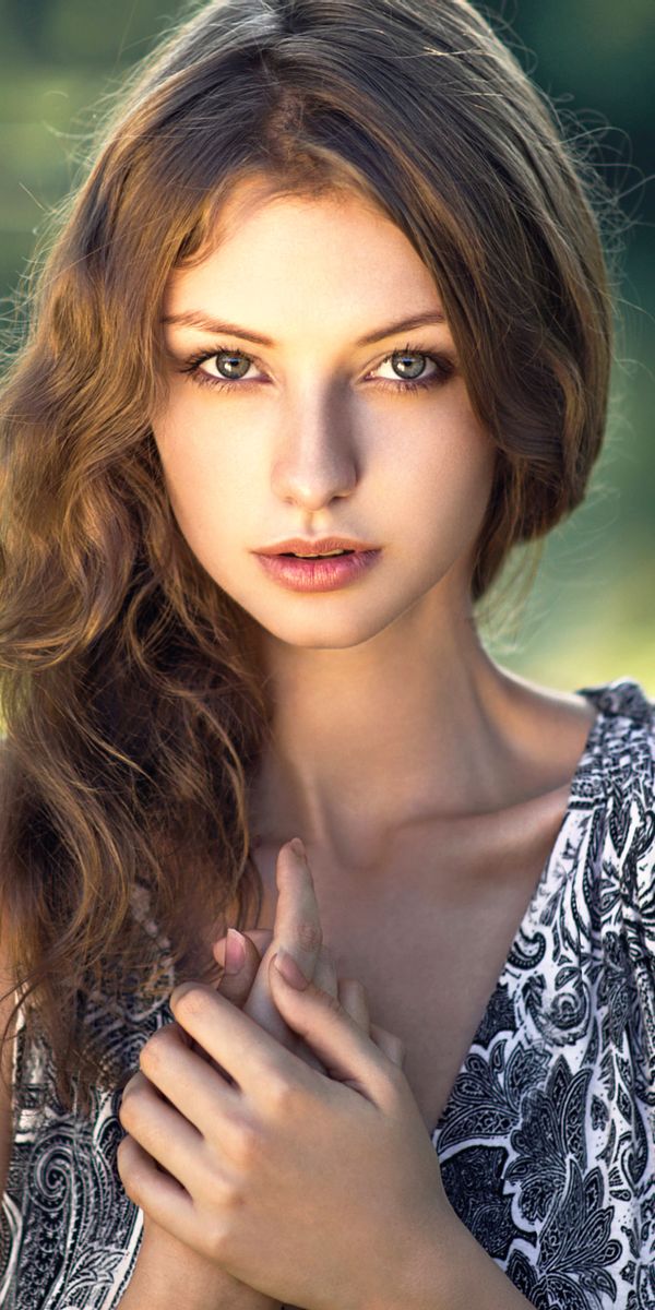 Phone wallpaper: Blur, Brunette, Model, Women free download