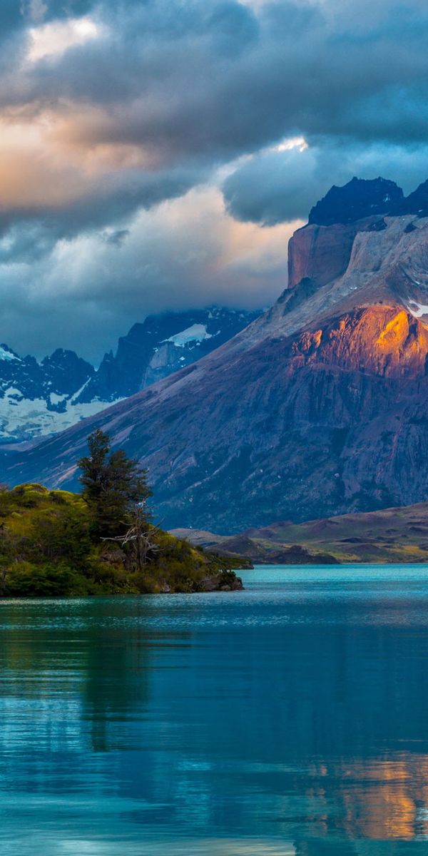 Breathtaking Torres del Paine Landscape: Mountains and Lake Phone Wallpaper
