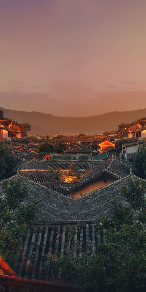 Beautiful Night Scene of Lijiang, Yunnan with Man-Made Rooftops