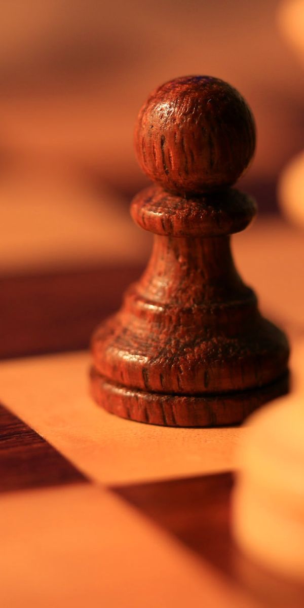 Intricate Chess Pawn Close-Up: 4K iPhone Wallpaper for Game Lovers
