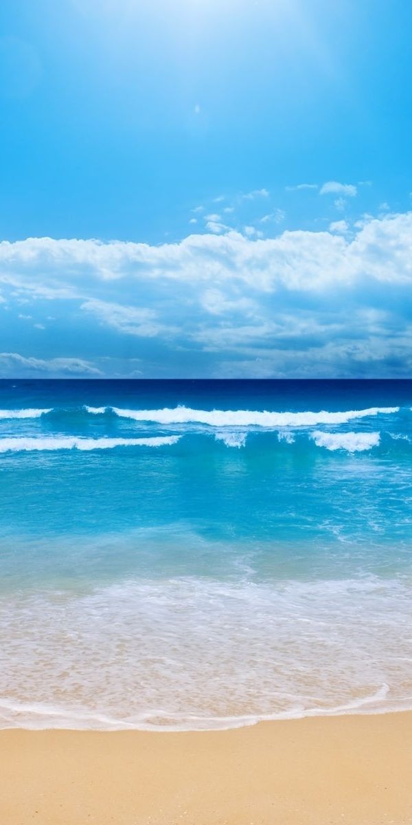Breathtaking Beach and Ocean Scene with Lush Blue Waves