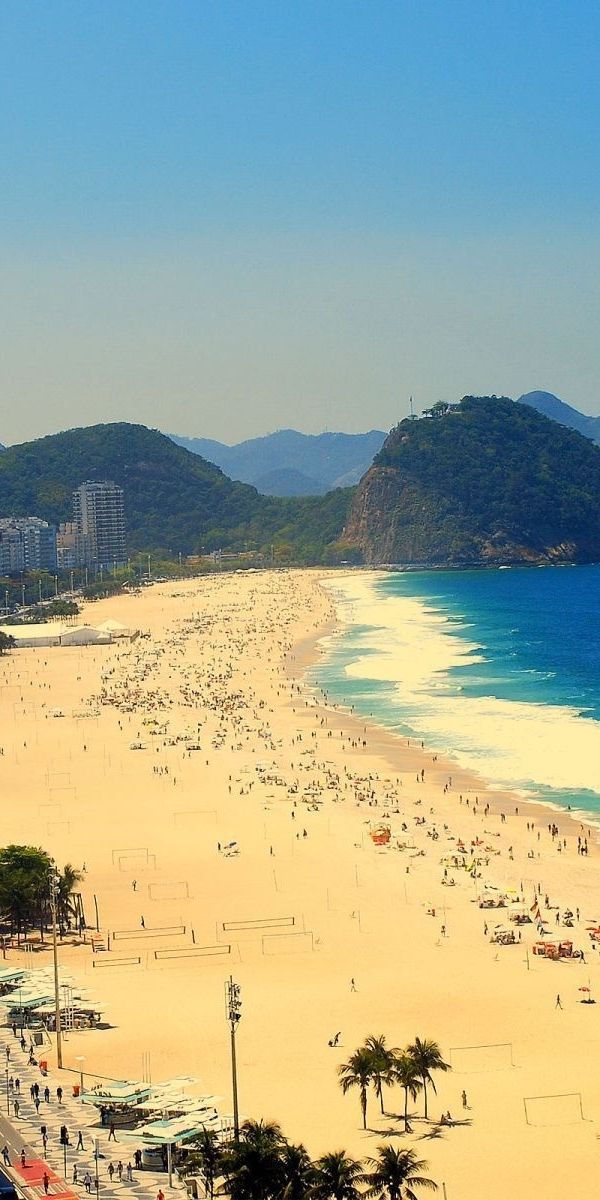 Breathtaking 4K Phone Wallpaper of Copacabana Beach, Rio de Janeiro