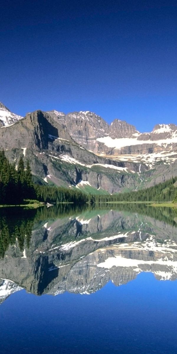 Breathtaking mountain landscape wallpaper featuring snow-capped peaks and serene reflections