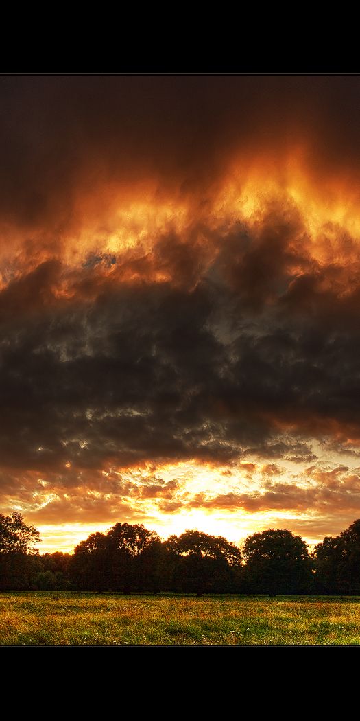 Breathtaking Sci-Fi Cloud Landscape Phone Wallpaper for Nature Lovers