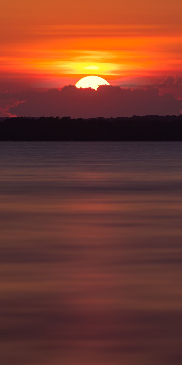 Breathtaking sunset wallpaper: Nature's beauty captured in vibrant colors