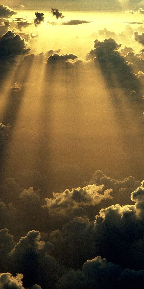 Captivating iPhone Wallpaper Featuring Sunbeams and Clouds in Nature