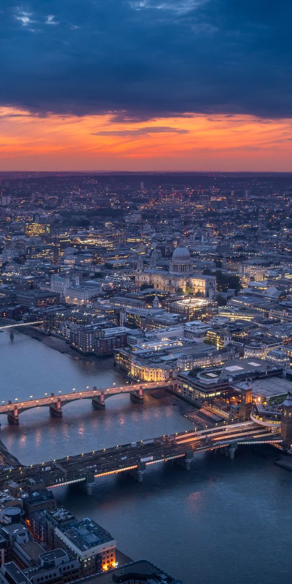 Breathtaking London Night Skyline: A 4K Phone Background for Urban Lovers