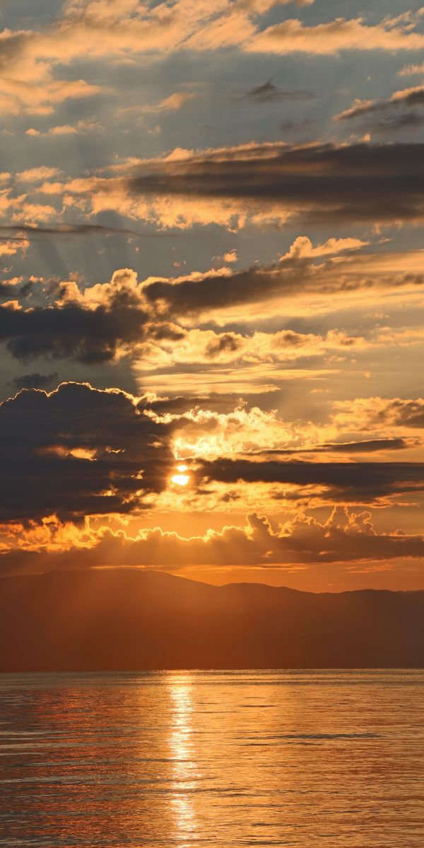 Breathtaking sunset mobile wallpaper featuring vibrant colors and nature's beauty
