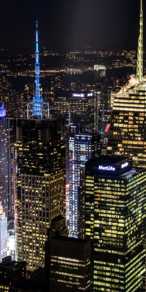 Breathtaking Night Skyline of Manhattan for Your Mobile