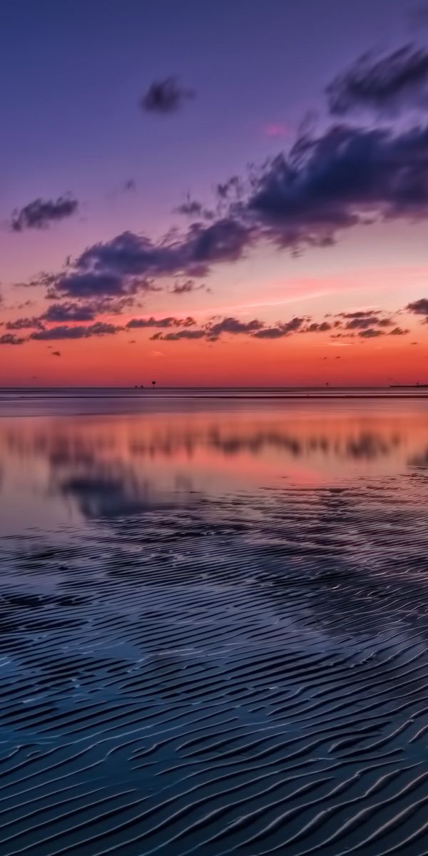 Breathtaking 4K mobile wallpaper of a beach sunset over the ocean