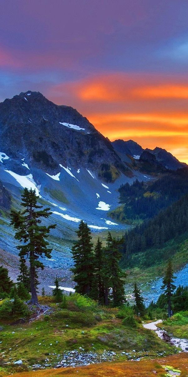Alps Mountain Sunset Mobile Wallpaper: Nature's Majestic Display in Switzerland