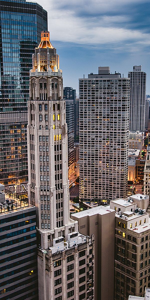 Breathtaking Chicago Cityscape Wallpaper - 4K Quality for Your Phone