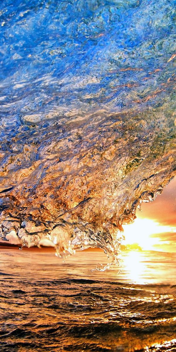 Breathtaking ocean wave at sunset - ideal phone background