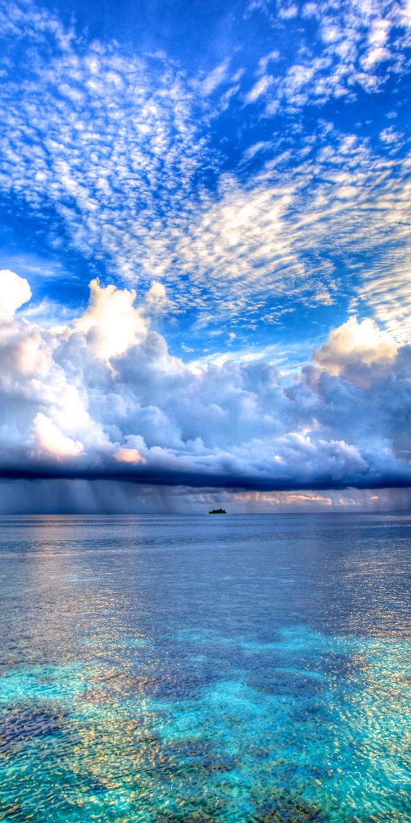 Serene Maldives Ocean Horizon: Perfect Phone Wallpaper for Nature Lovers
