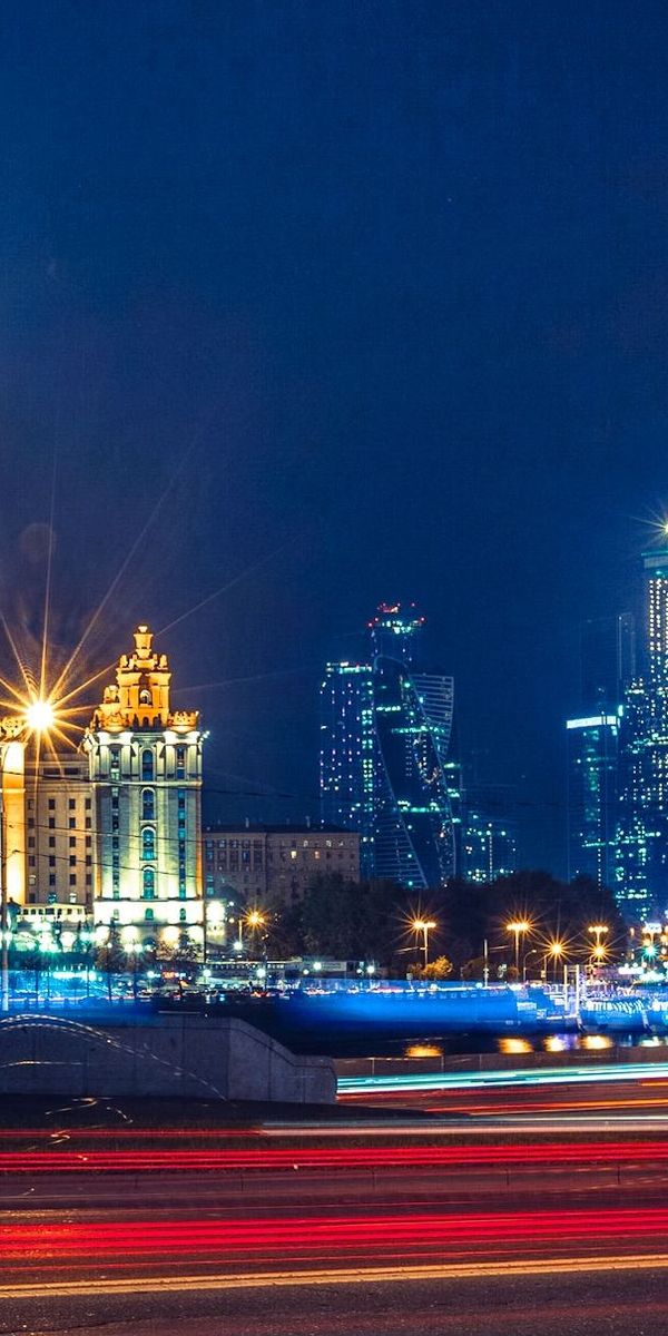 Captivating Moscow Nightscape: A Dynamic Phone Wallpaper Experience