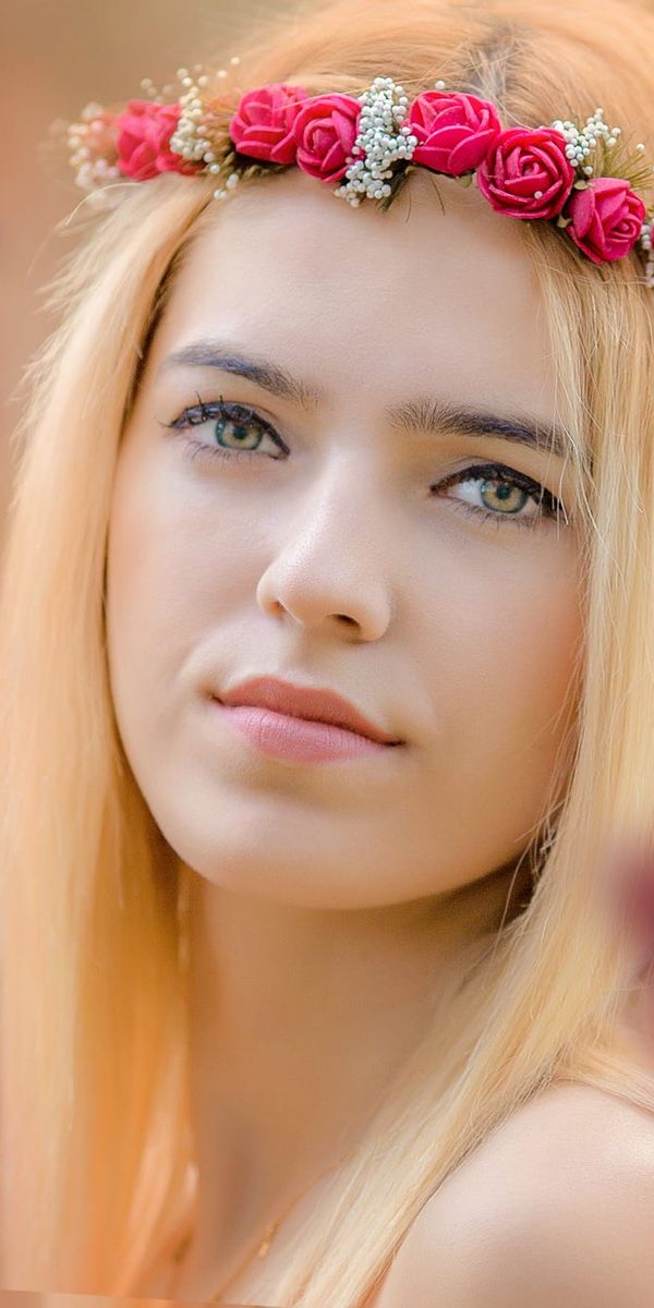 Phone wallpaper: Blur, Blonde, Face, Wreath, Model, Women free download