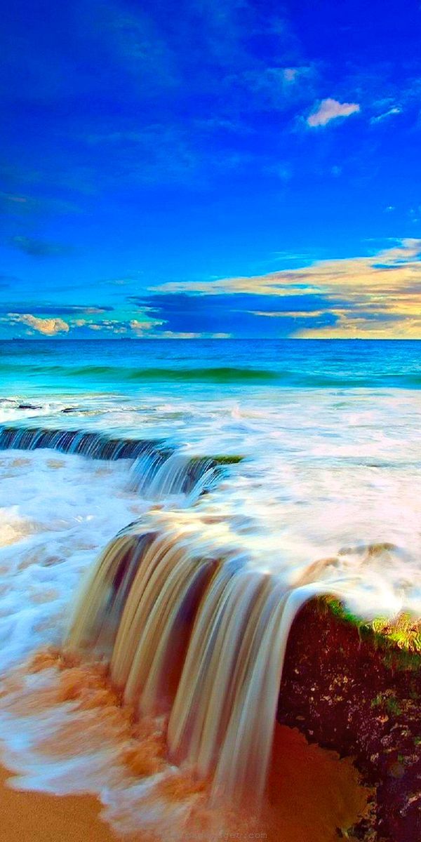 Breathtaking Tropical Beach Wallpaper: Turquoise Sea and Sunny Horizon