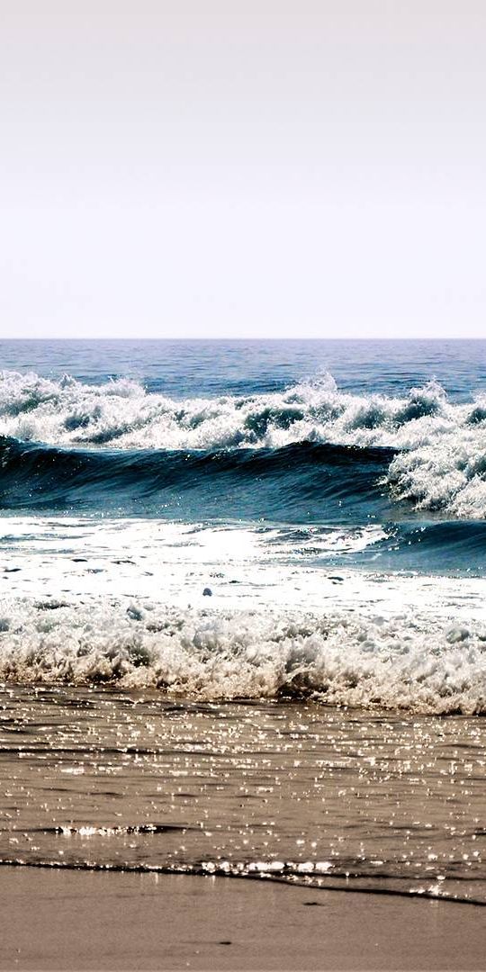 Breathtaking 4K Mobile Wallpaper of Beach Waves and Earthy Tones
