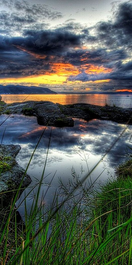 Breathtaking sunset wallpaper featuring Earth’s natural beauty for phones