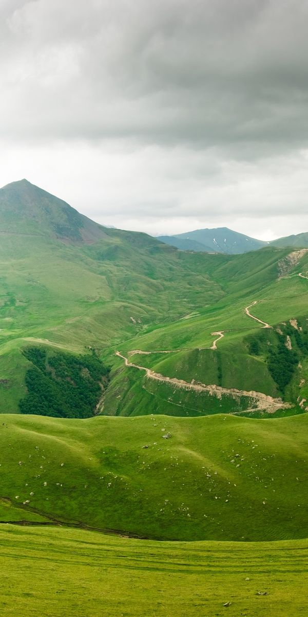 Explore Majestic Mountain Views with This 4K Mobile Wallpaper