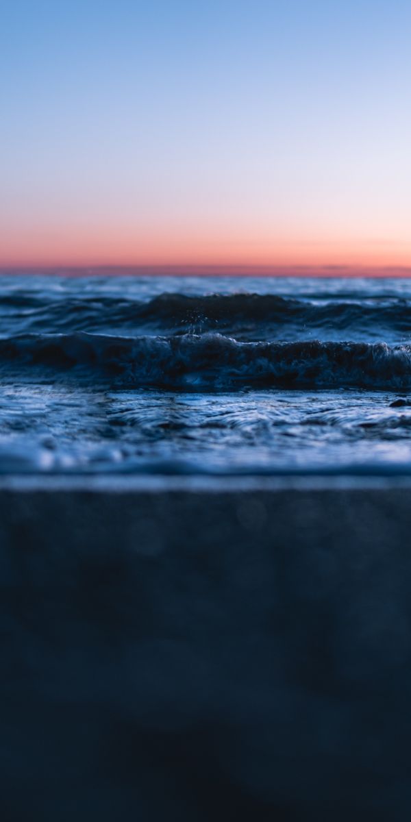 Breathtaking Sunset Over Waves - Ideal for Phone Wallpaper