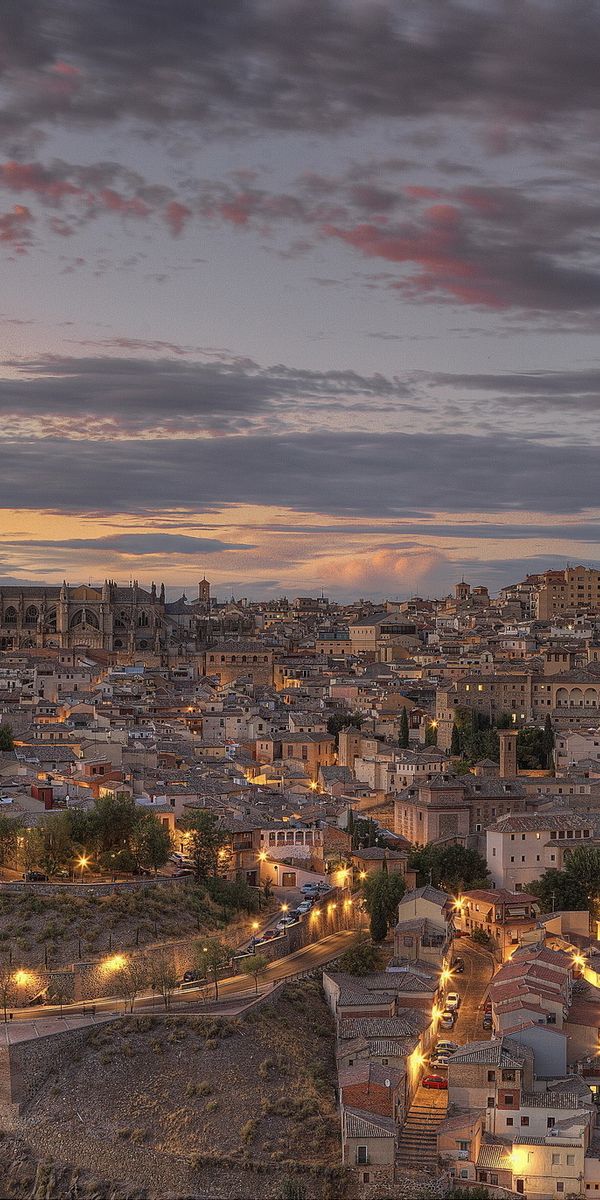 Breathtaking Toledo Twilight: A Stunning HD Phone Wallpaper of Spain