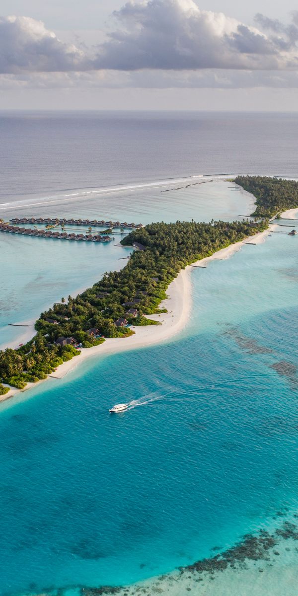 Explore the Maldives: Aerial View of Tropical Island Paradise for Mobile Wallpaper